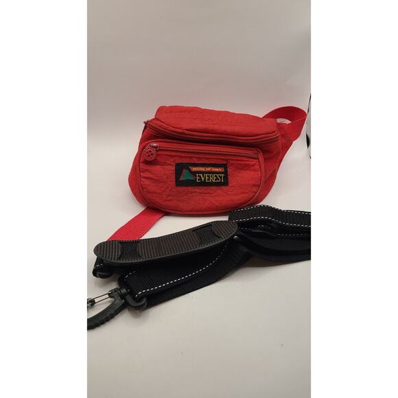 VTG Everest Top Sports Red Nylon Fanny Hip Waist 3 Zip Pockets Adjustable - Picture 1 of 9